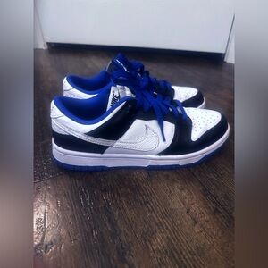 Nike dunks low…men’s 6/womens 7.5